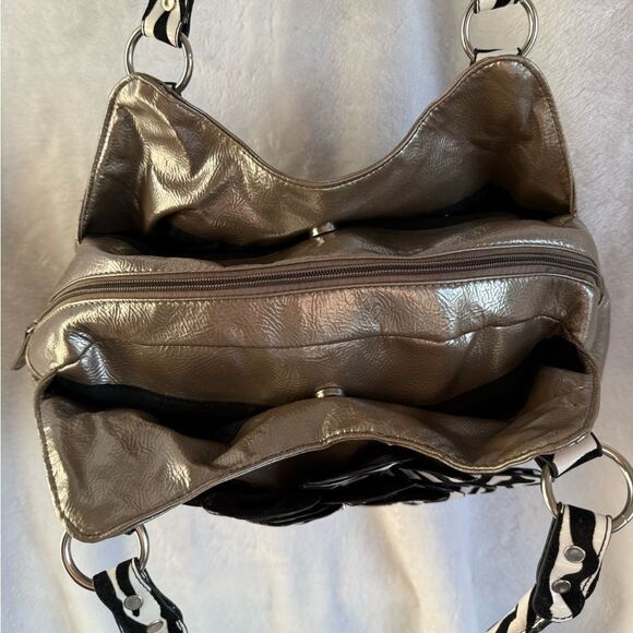 Silver and Black Zebra Print Handbag - Picture 4 of 10